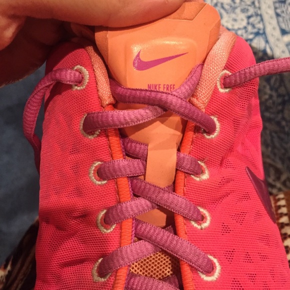Hot pink Nike - Picture 2 of 3